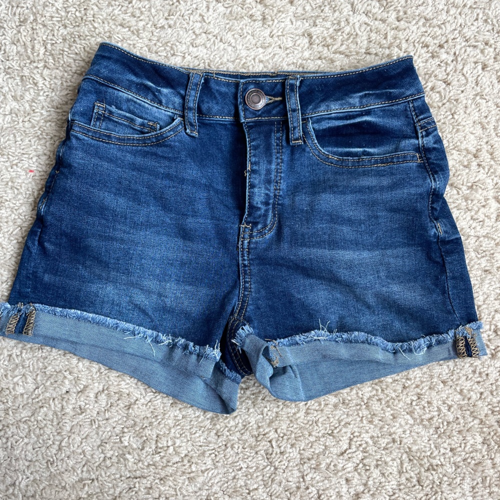 So Juniors jean shorts, high rise shortie size 3/26w, dark wash